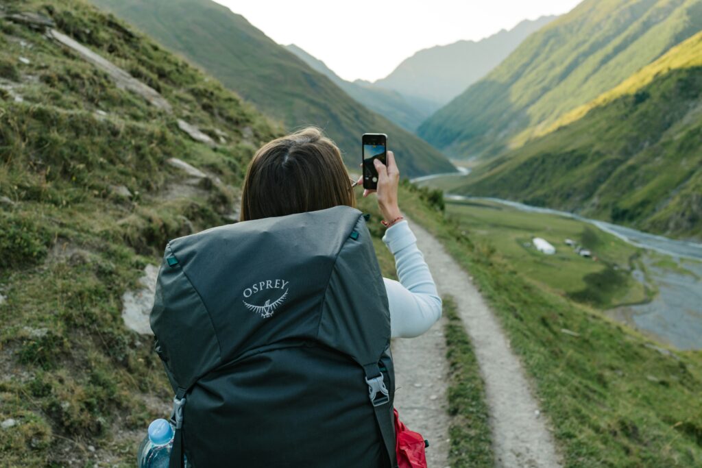 Best services to receive SMS online while traveling abroad without using your local SIM card