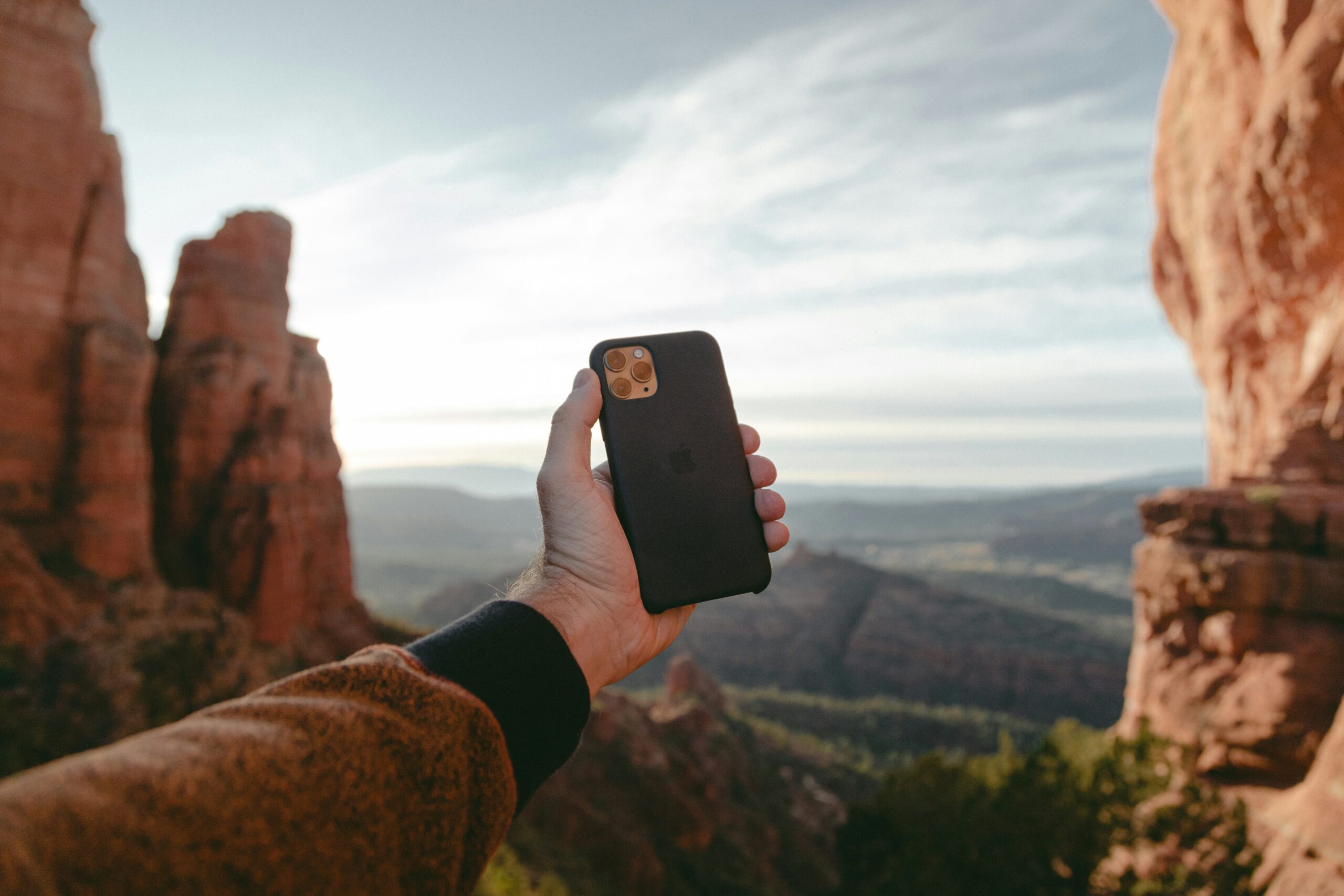 Best Services to Receive SMS When Traveling Abroad